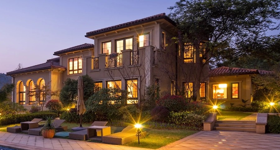 why-your-landscape-lighting-doesnt-look-as-good-as-it-did-last-year